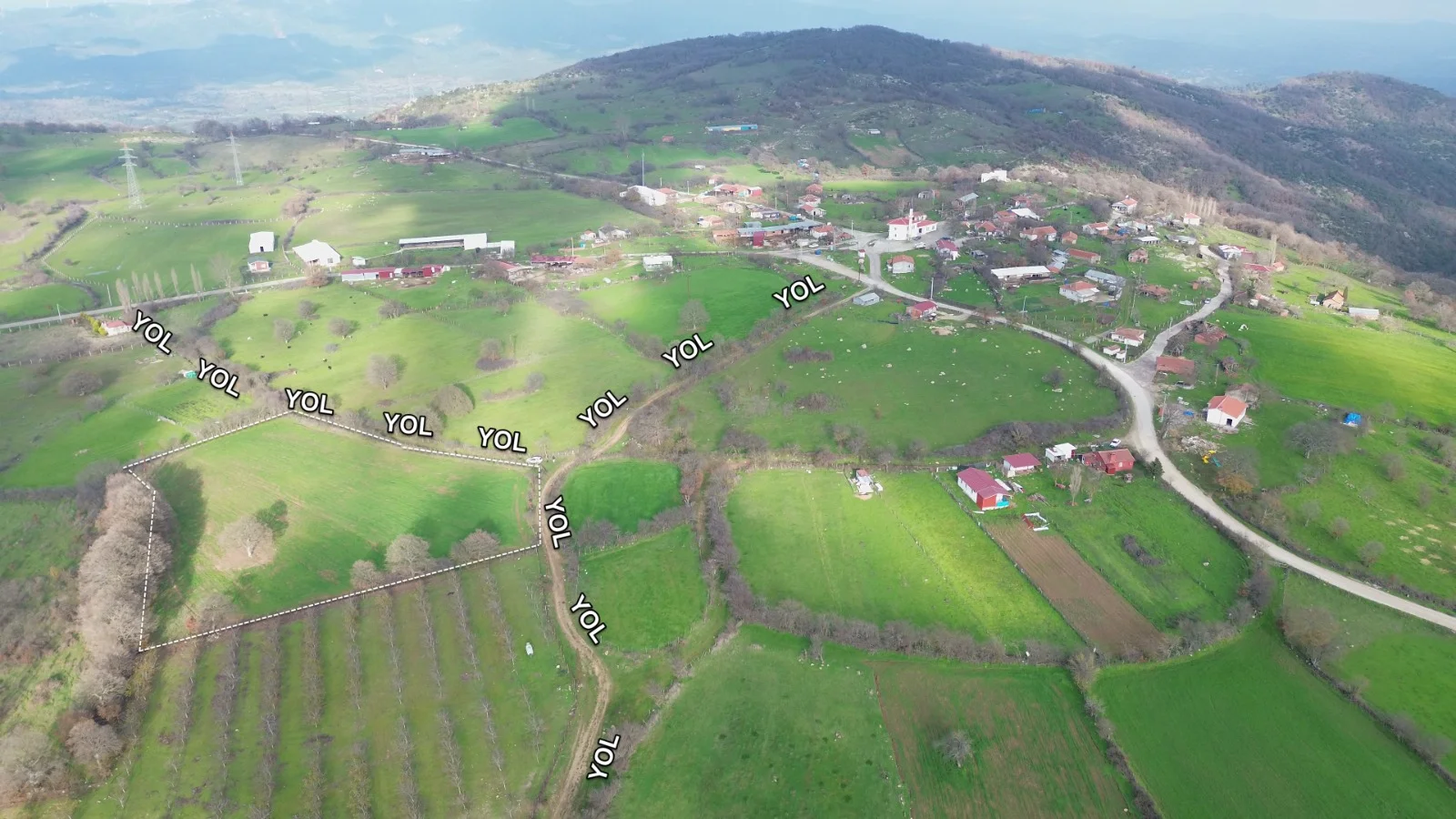 ÇANAKKALE LAPSEKİ HARMANCIK KÖYÜ'NDE KÖYCİVARI 8.021 M2 ARAZİ