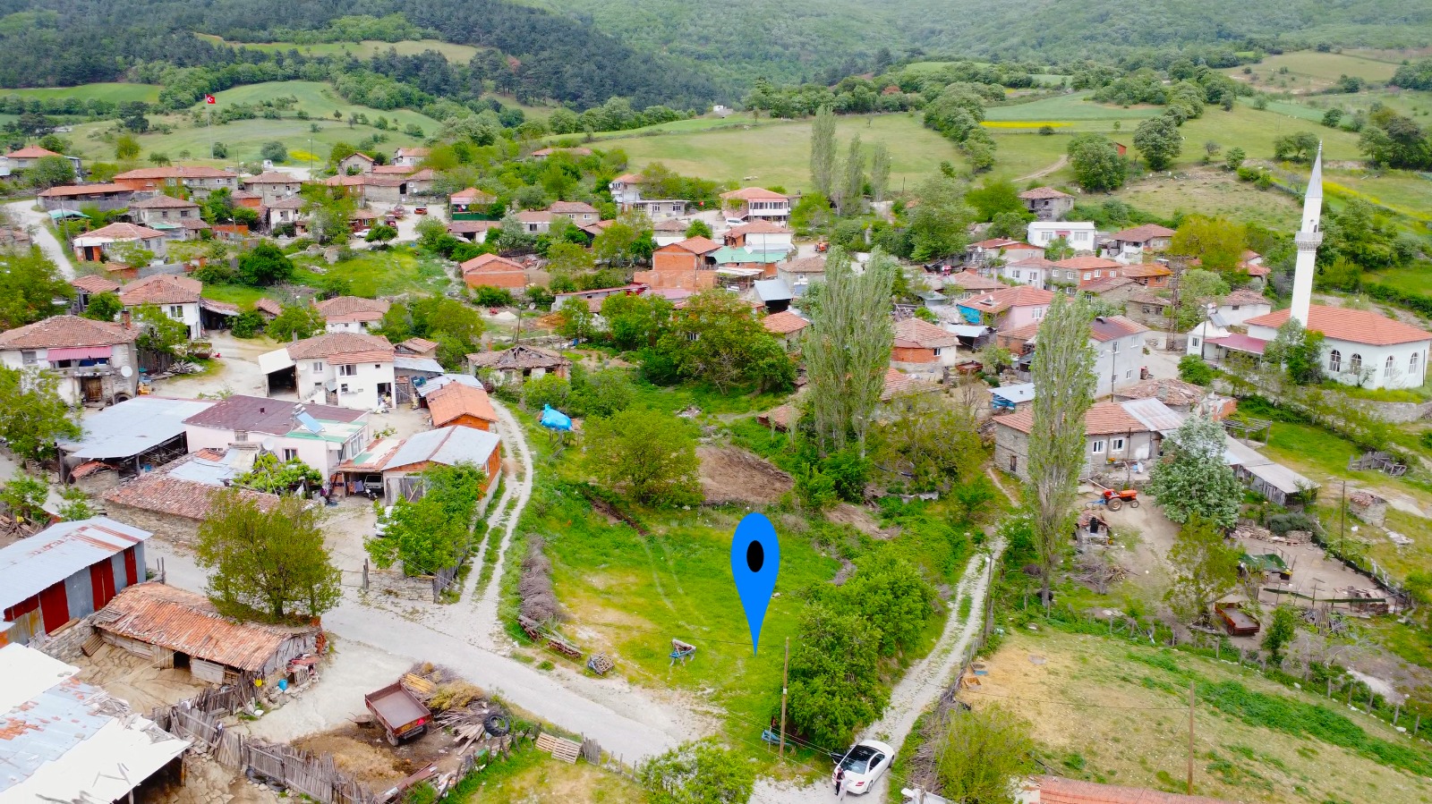 KÖY İÇERİSİNDE 551 M2 İMARLI ARSA