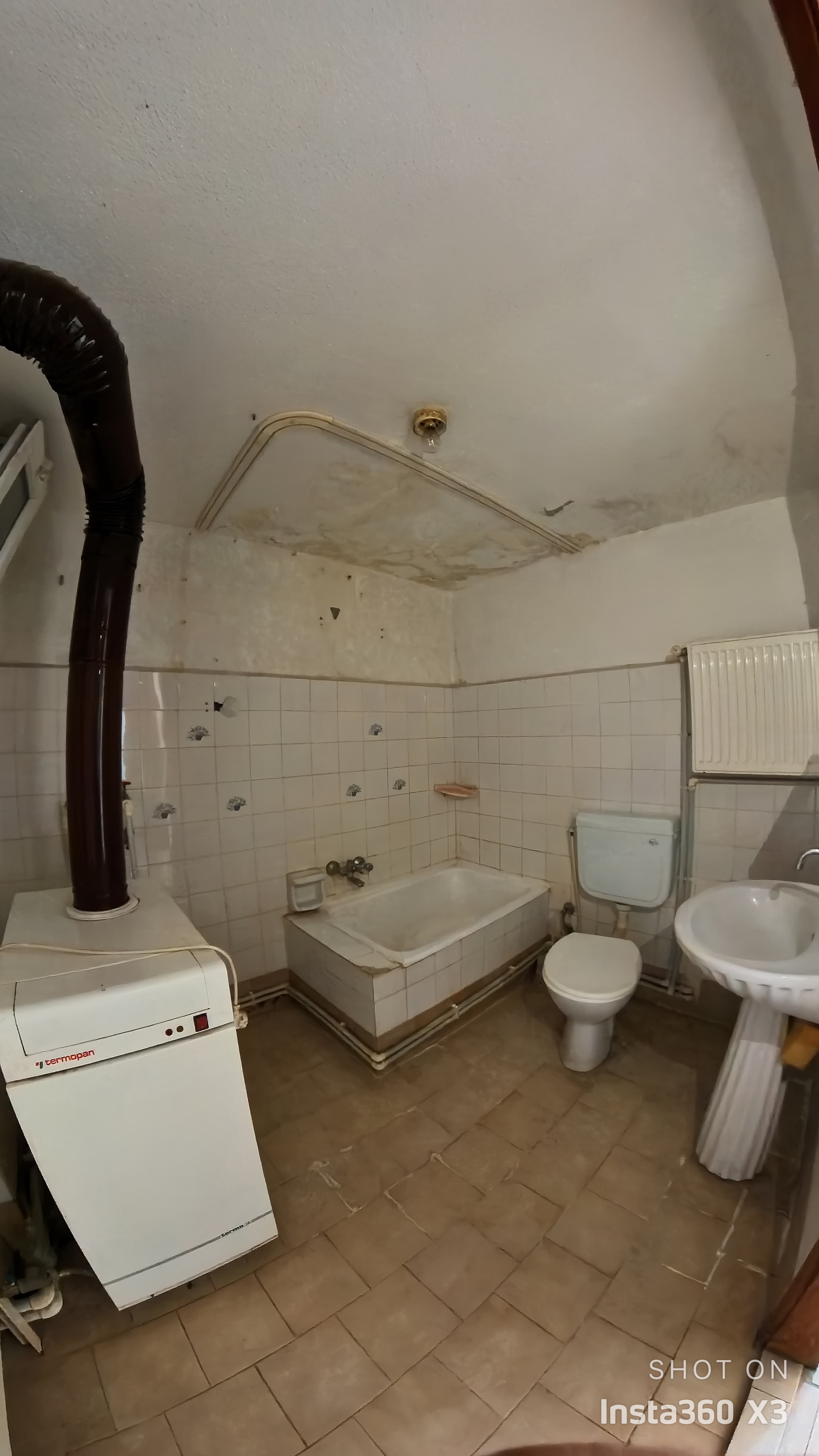LAPSEKİ DE SATILIK FIRSAT 2+1 ÇİFT CEPHE ARA KAT DAİRE 