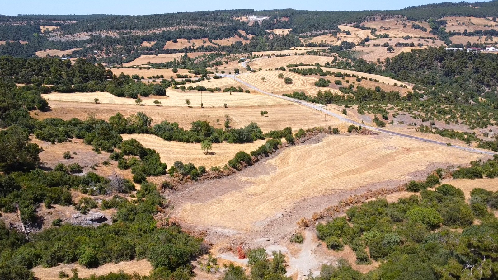 10.850 M2 ÇİFTLİK ARAZİSİ